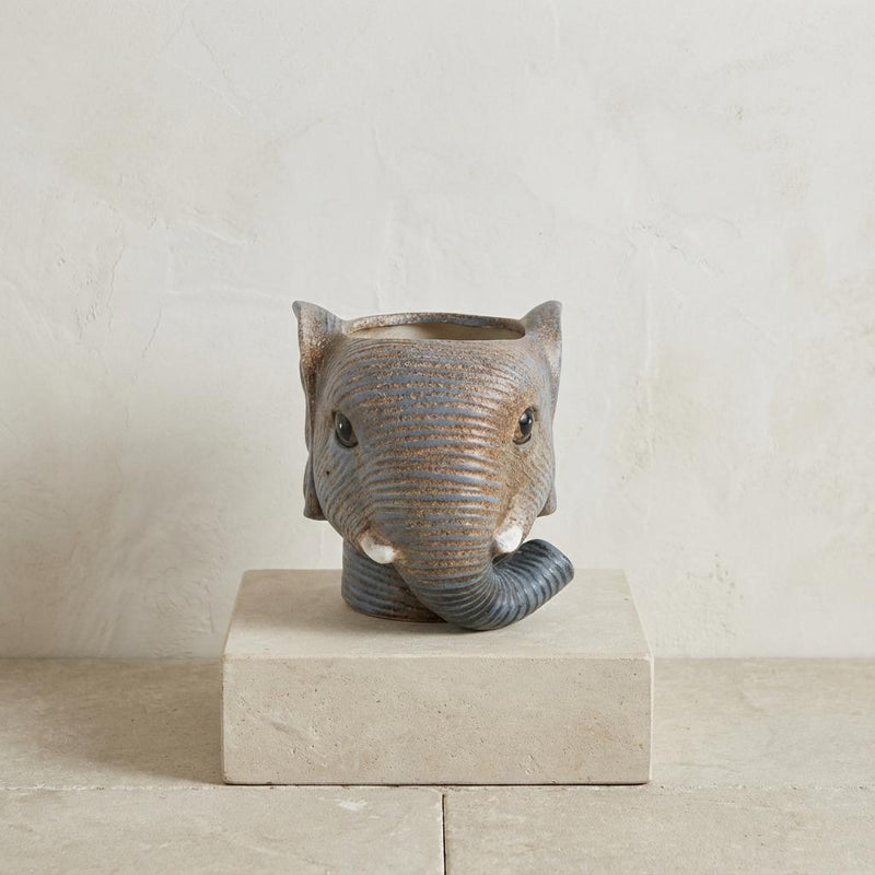 Übertopf Elefant Grau – Ø12cm Detail